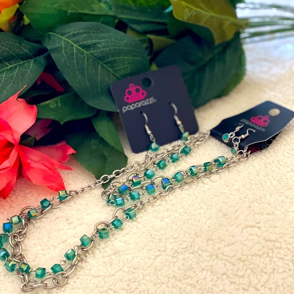 Necklace & earring set